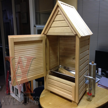 Smokehouse for cold smoking with a smoke generator.